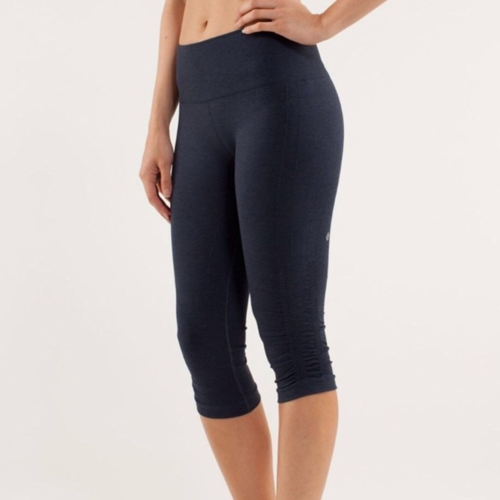 Lululemon Ebb and Flow Crop Size 4 Navy Blue